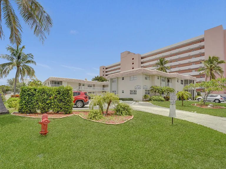 1450 N Riverside Dr #103 — Photo 50