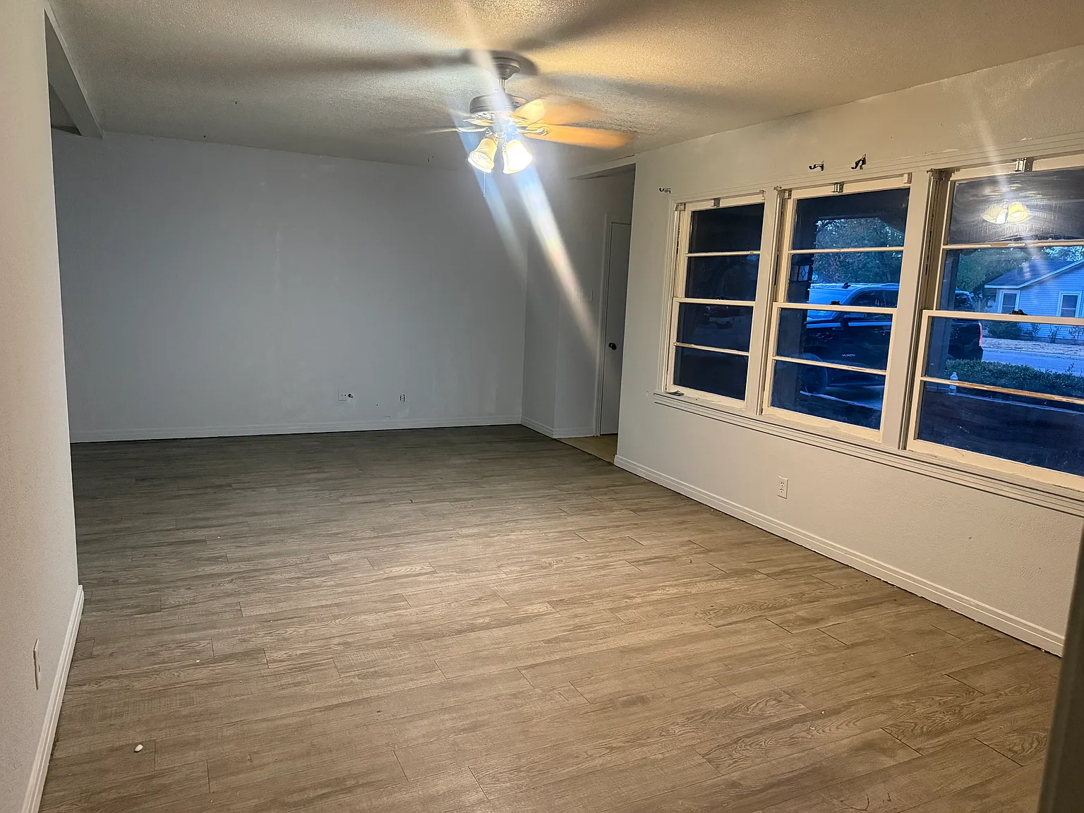 3 bed, 1.5 bath, 1641 sqft, $2,350 — Photo 3