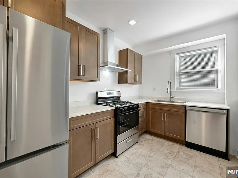 304 Midland Ave #1 — Photo 10