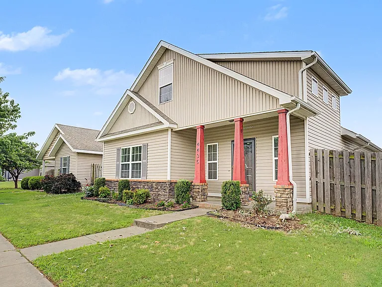 4435 W Pecan St — Photo 2
