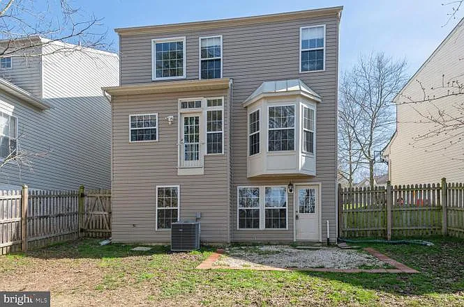 8322 Lyndhurst St — Photo 3