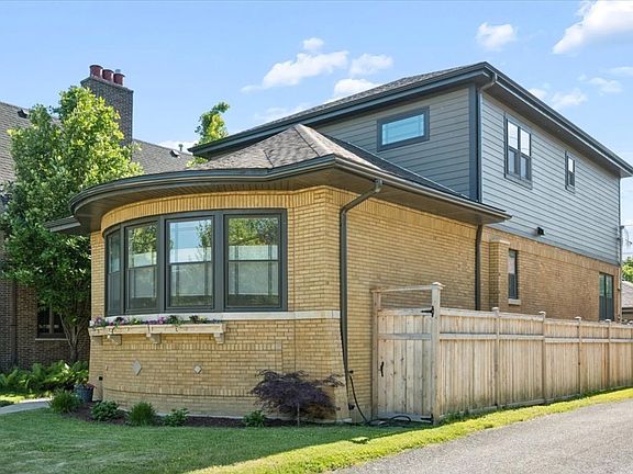 2nd image of 5942 N Kolmar Ave
