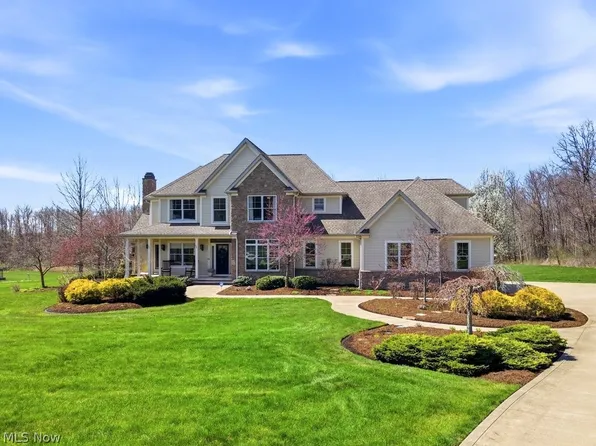 2566 Morning Star Dr, Hinckley, OH 44233