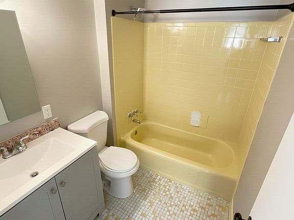 5th image of 6327 Hardwood Dr