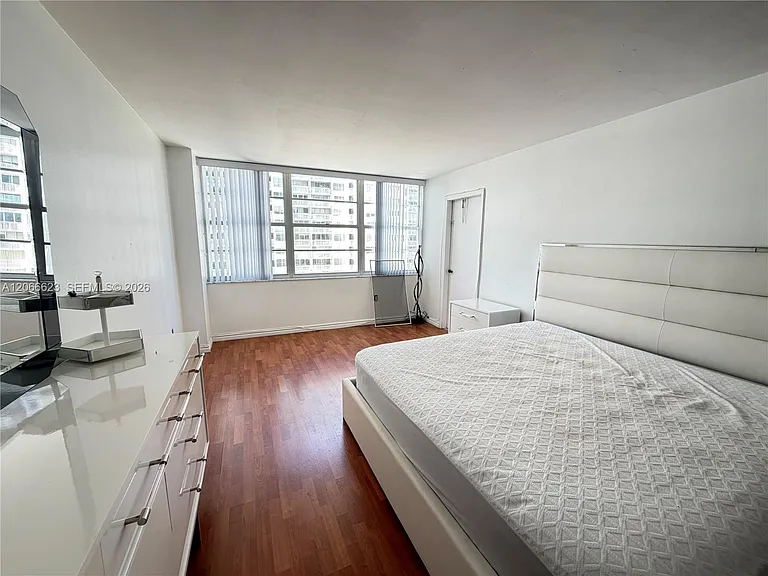 18031 Biscayne Blvd #601 — Photo 16