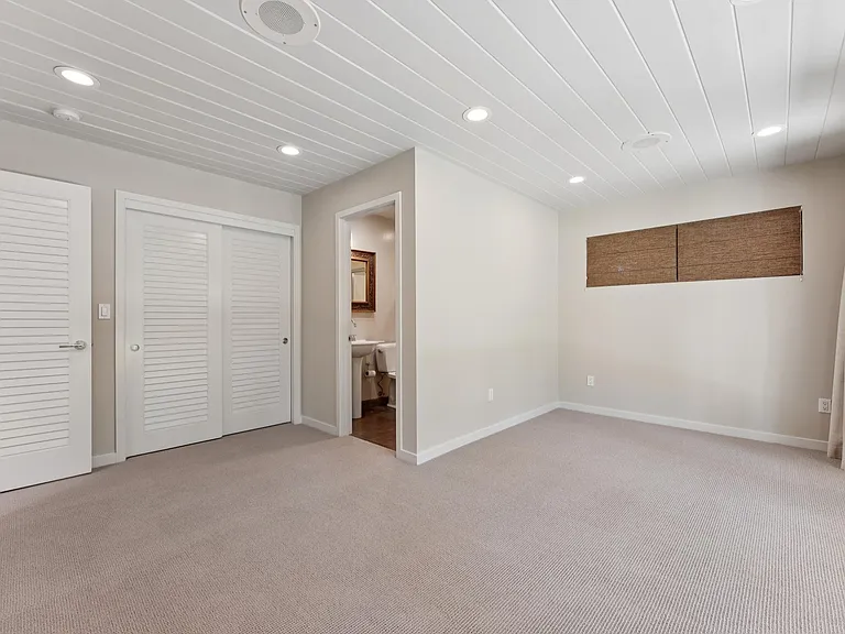 61 Bradley Ave — Photo 22