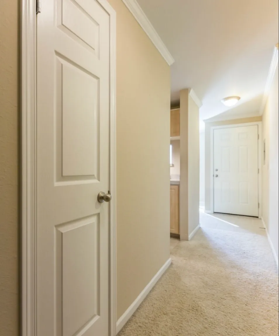 1 bed, 838 sqft, $2,050 — Photo 3