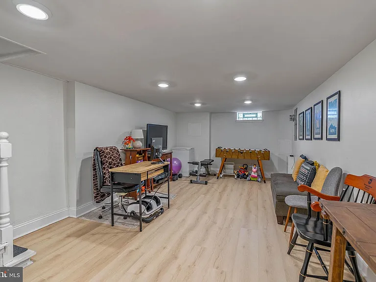 3183 E Thompson St — Photo 14
