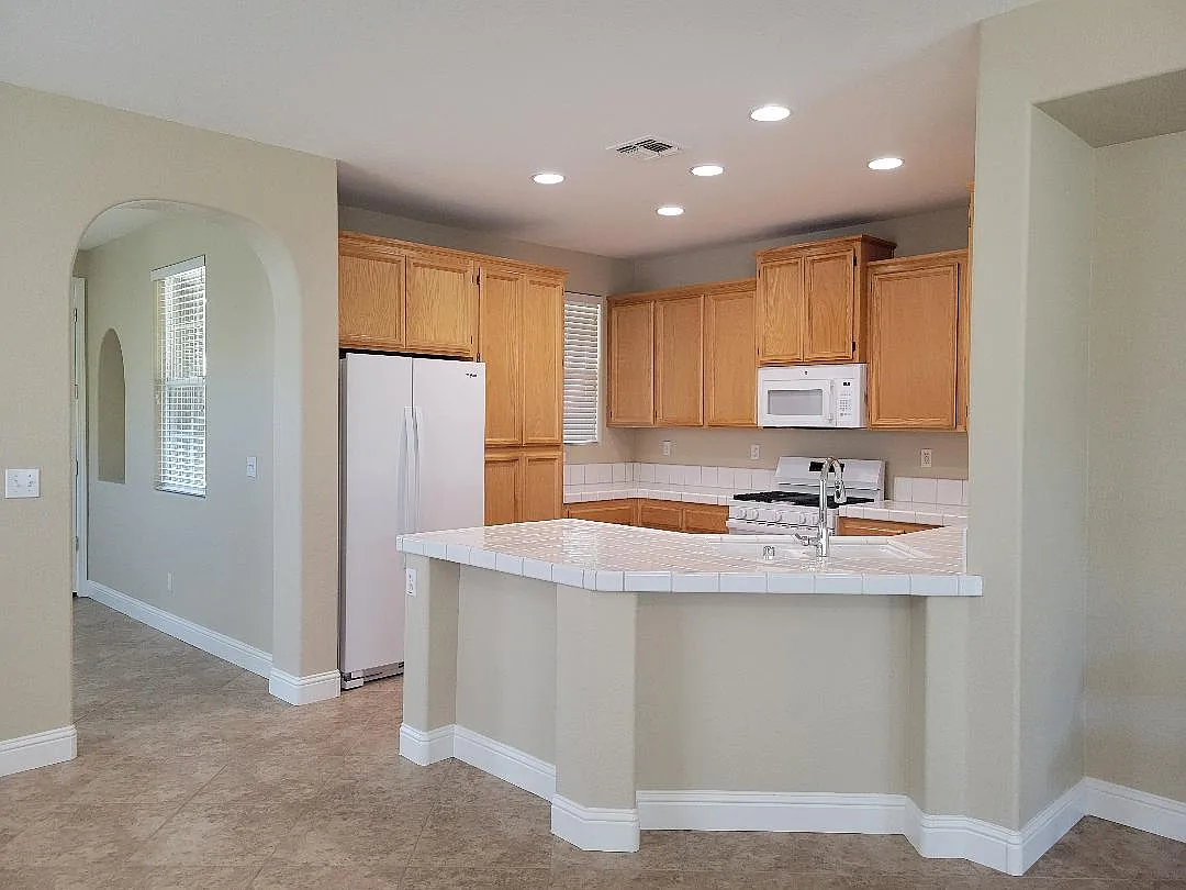 3 bed, 1599 sqft, $2,700 — Photo 3