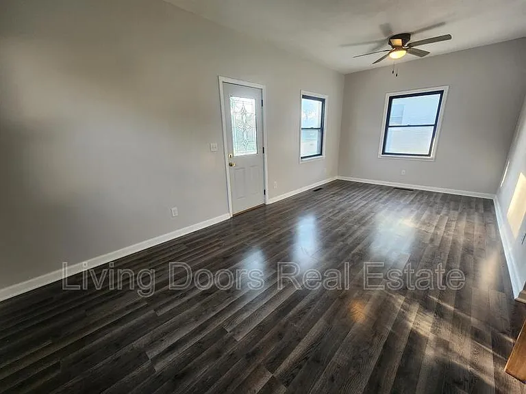 914 N 6th St — Photo 5