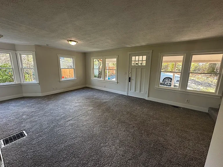 11625 NW Thompson Rd — Photo 3