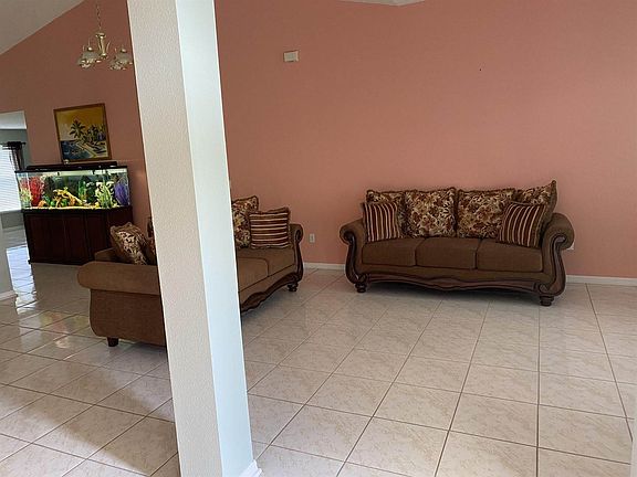 4th image of 280 SW Tulip Blvd
