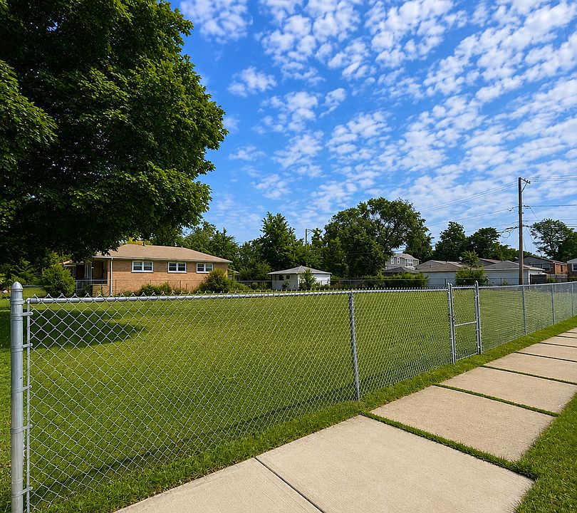 2nd image of 11321 S Racine Ave