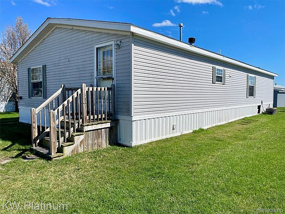 4th image of 9691 Stoneypointe Dr