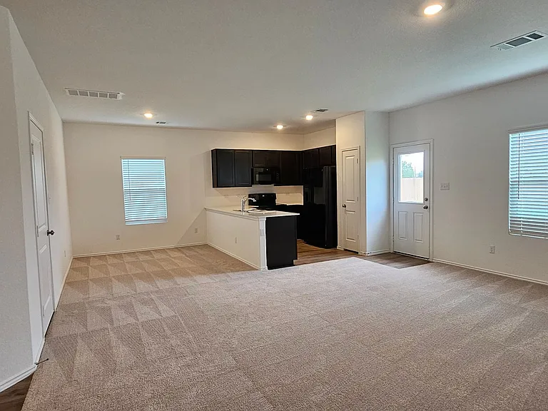 414 Bass Dr — Photo 5