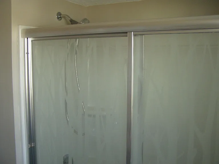 Shower/Tub in bathroom