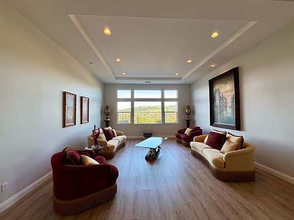 4th image of 401 Bridle Ct