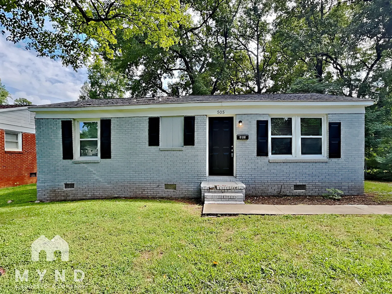 3 bed, 1.0 bath, 1048 sqft, $1,525 — Photo 1