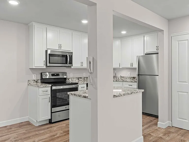 Sherman Square Apartments — Photo 56