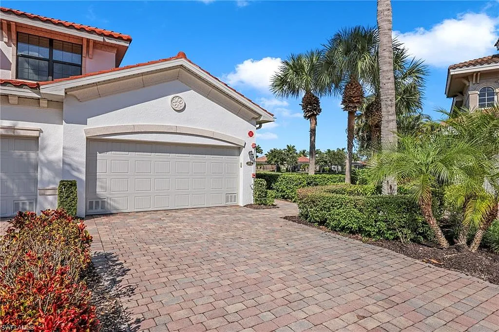 3 bed, 2.0 bath, 1883 sqft, $6,000 — Photo 2