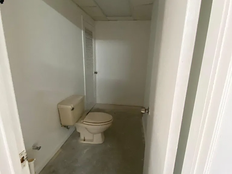 1303 Lake Front Dr — Photo 16