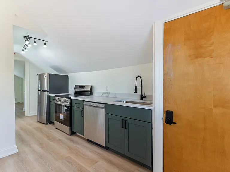 169 Waterman St #7 — Photo 2