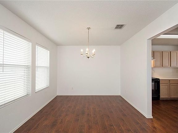 5th image of 2249 White Pine Dr