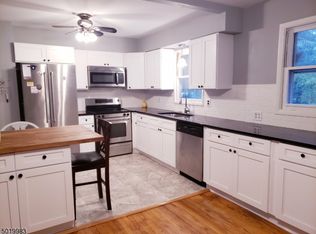 3 Indiana Trl, Hopatcong, NJ 07843