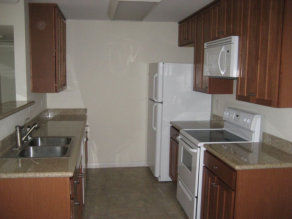 2nd image of 210 Chambers St Unit 29