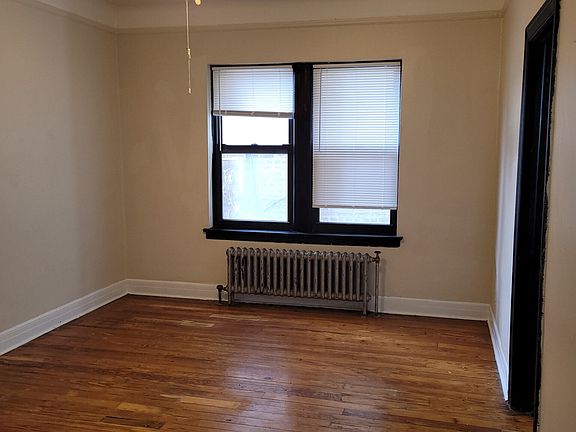 2nd image of 948 W Cuyler Ave APT 201