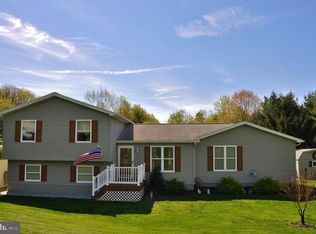 542 Crestwood Dr, Red Lion, PA 17356