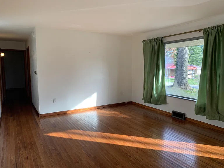 411 N Hillsdale Dr — Photo 5