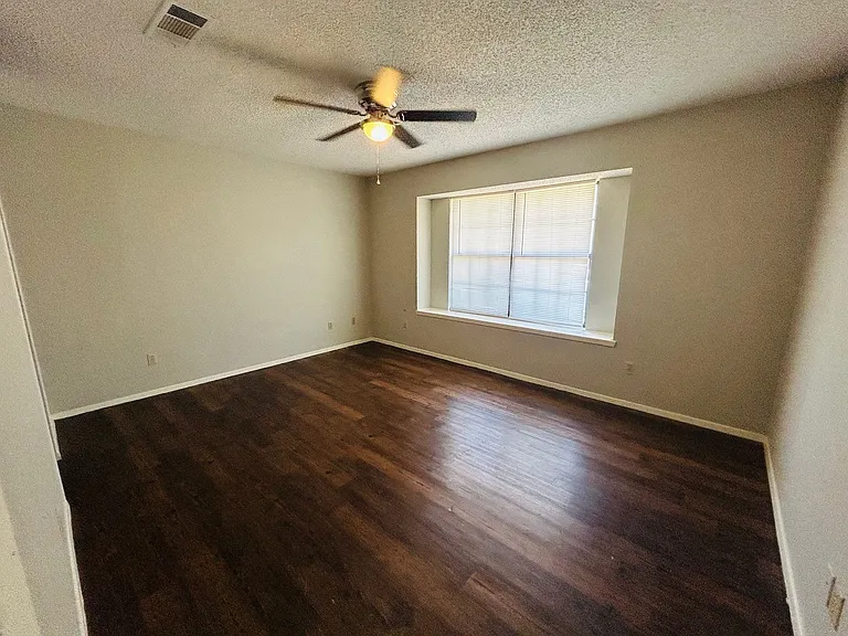 324 Mill Creek Cir — Photo 5