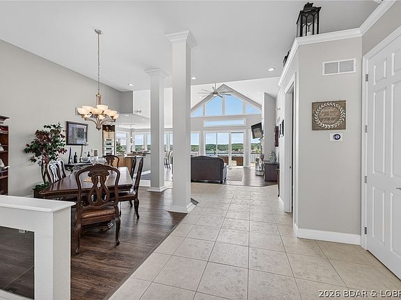 3rd image of 820 Palisades Dr