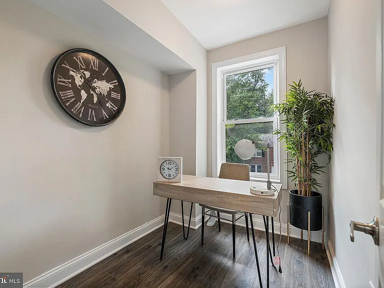 202 Adams St NE — Photo 8
