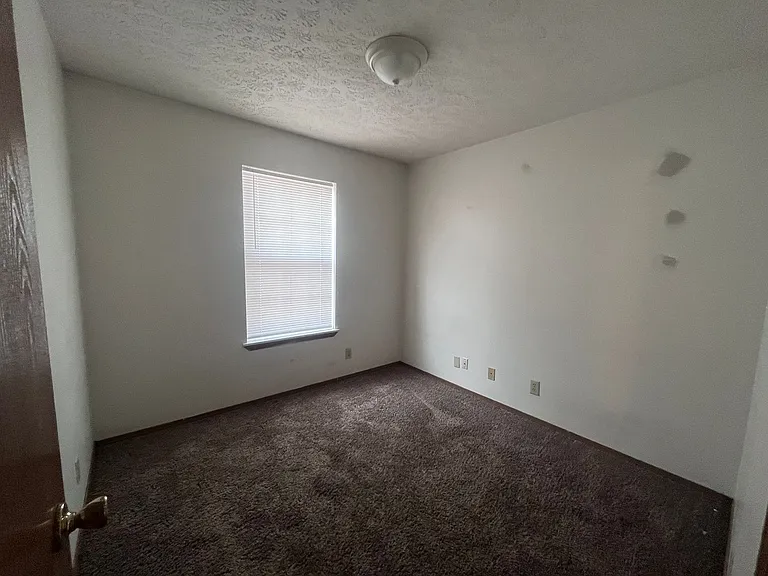 Southfork Apartments — Photo 24