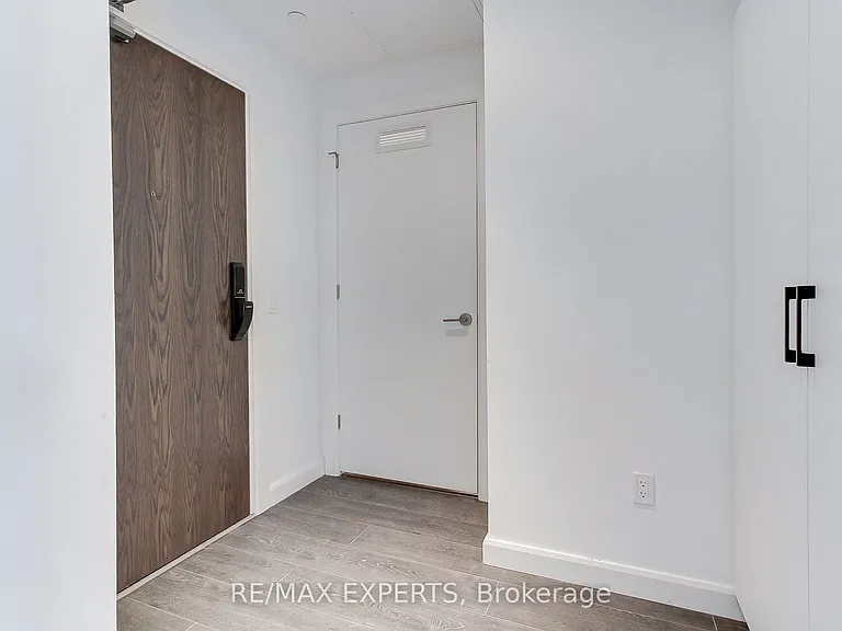 741 King St W #103 — Photo 9