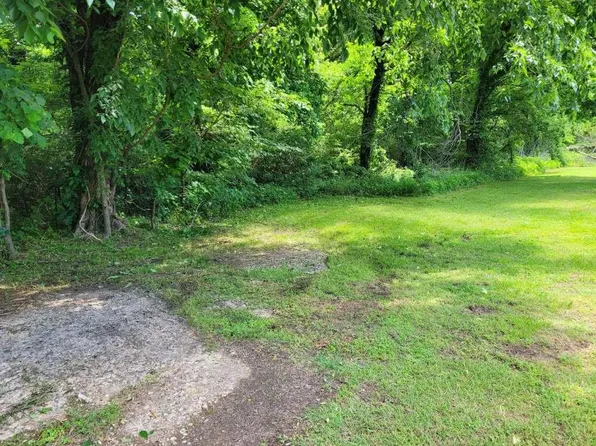 860 3rd St NW, Paris, TX 75460