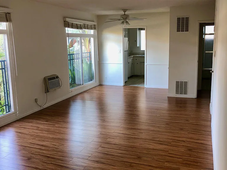 855 S Windsor Blvd #1 — Photo 2