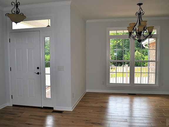 4th image of 106 Beechmont Dr