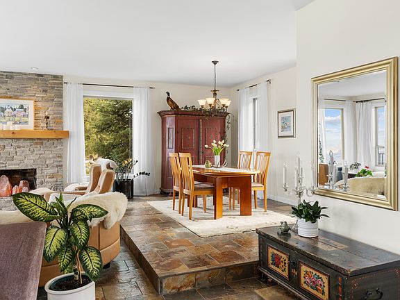 5th image of 2286 Carmi Rd