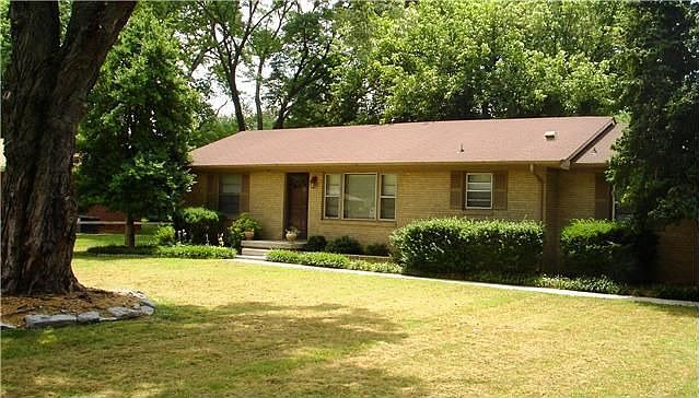 This all brick home has tons of updates and is close to MTSU.