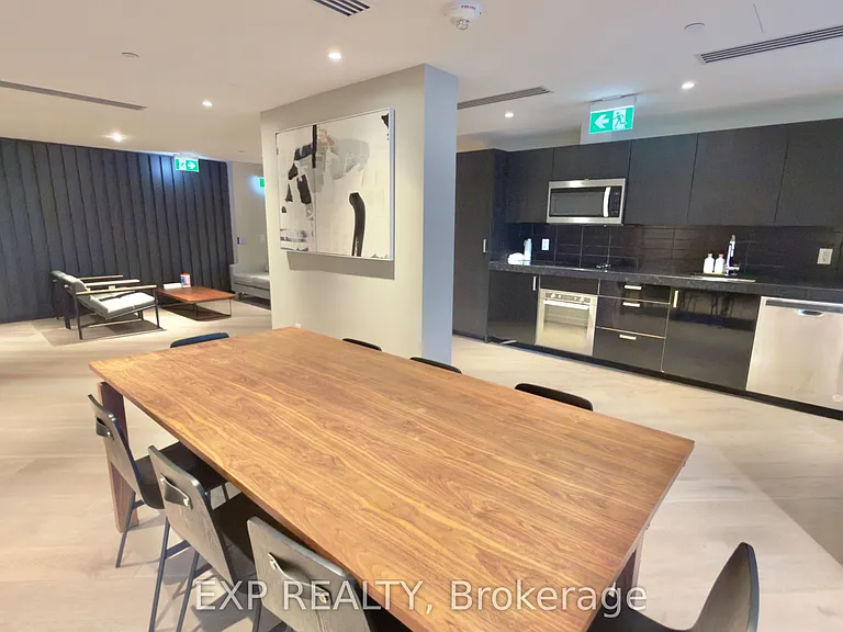 458 Richmond St W #401 — Photo 27