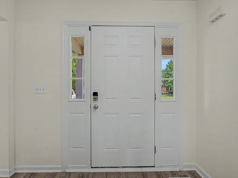 7973 Seabury Ct — Photo 6