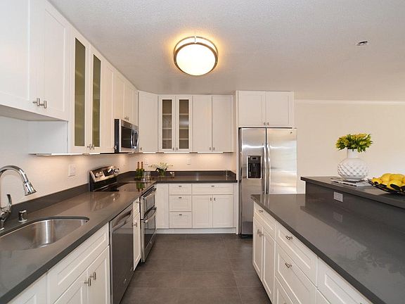 3rd image of 542 Haight St APT 201