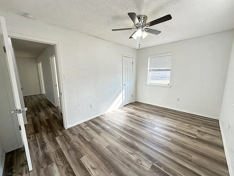 806 SE Brigadoon Way — Photo 11
