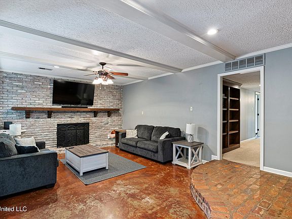 2nd image of 369 Westwood