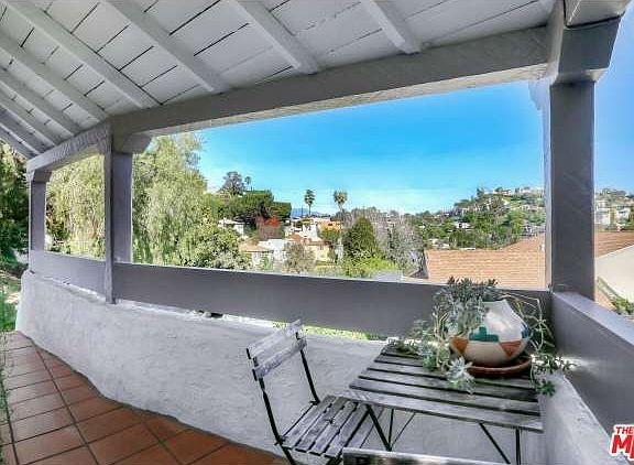 4th image of 1681 Redesdale Ave