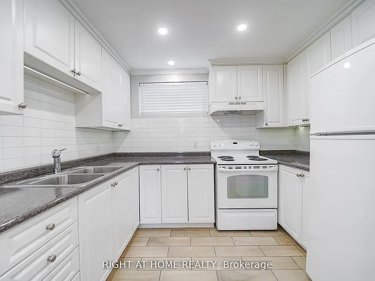 2 Iangrove Ter — Photo 24