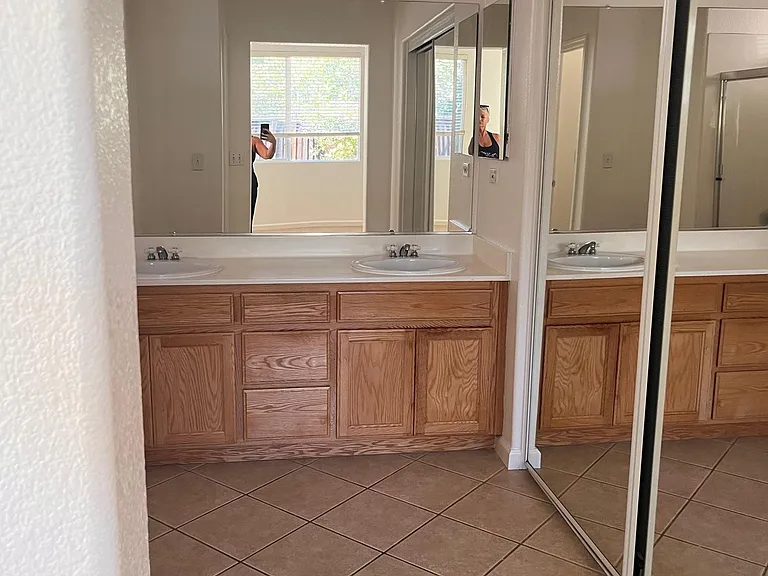 2357 Saint Augustine Dr — Photo 12